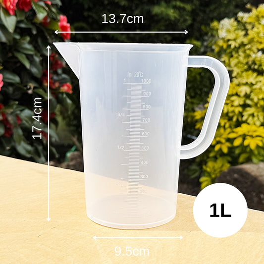 1L clear plastic measuring jug with spout, handle, and dimensions labelled – 17.4cm height, 13.7cm width, ideal for accurate liquid measurements