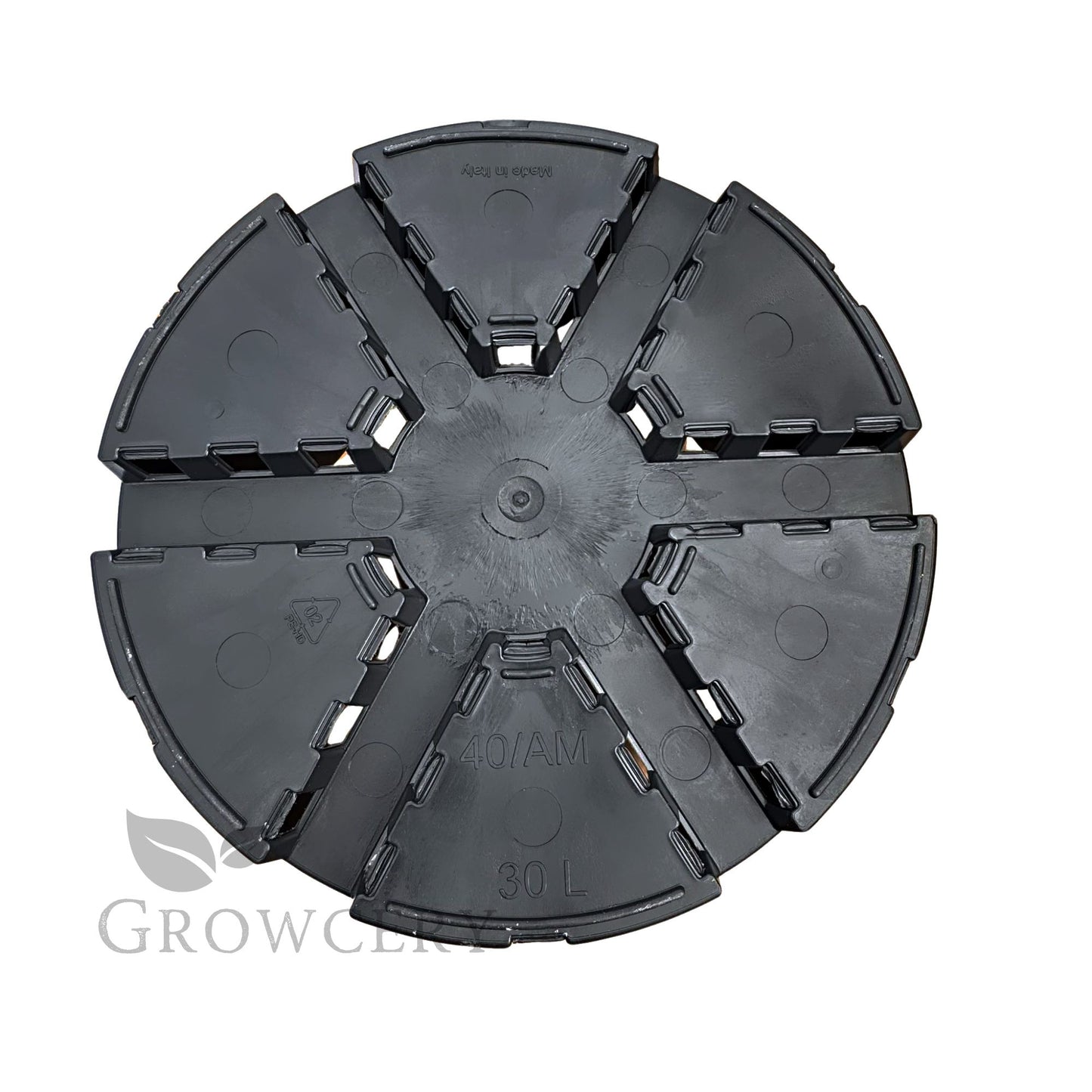 Durable drainage base of 30L heavy-duty pot – strong structure with multiple slits for water flow and aeration