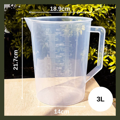 3 L Tritan plastic measuring jug with large ergonomic handle, stain-resistant finish, and precise permanent volume markings