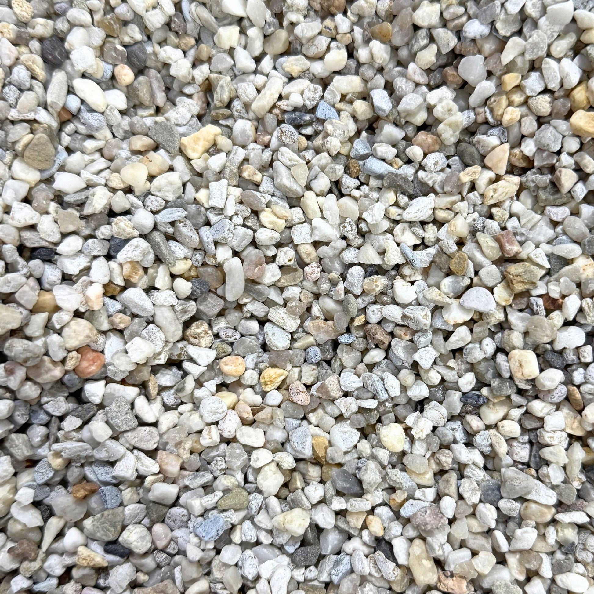 Detailed close-up of triple washed natural quartz aquarium gravel 3–5mm showing mixed light coloured rounded stones for fish tanks.